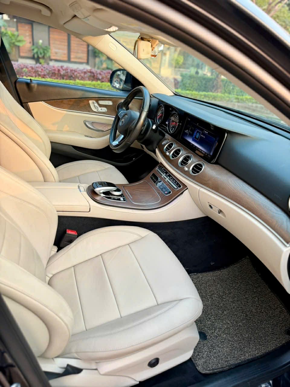 E200 2018 Model 2019 phần mềm tiếng việt&nbsp; lăn bánh 9.8 vạn km xe full lịch sử hãng Mec An Du&nbsp;